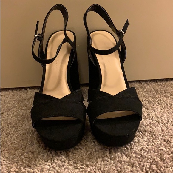Heels - Picture 2 of 4